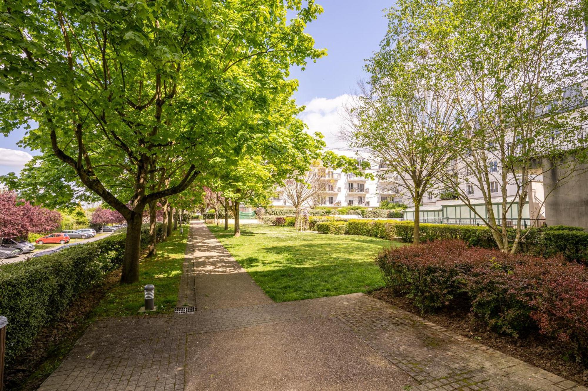 Appartement Magic Garden 6 Personnes Parking Prive A 20m Du Rer Serris